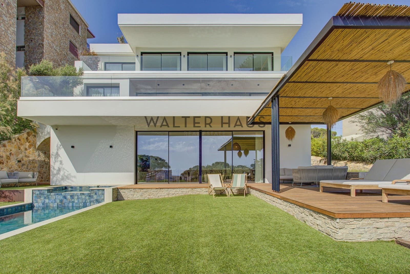 6 bedroom Flat for sale in Sant Feliu de Guixols - € 3,980,000 (Ref: 9819335)