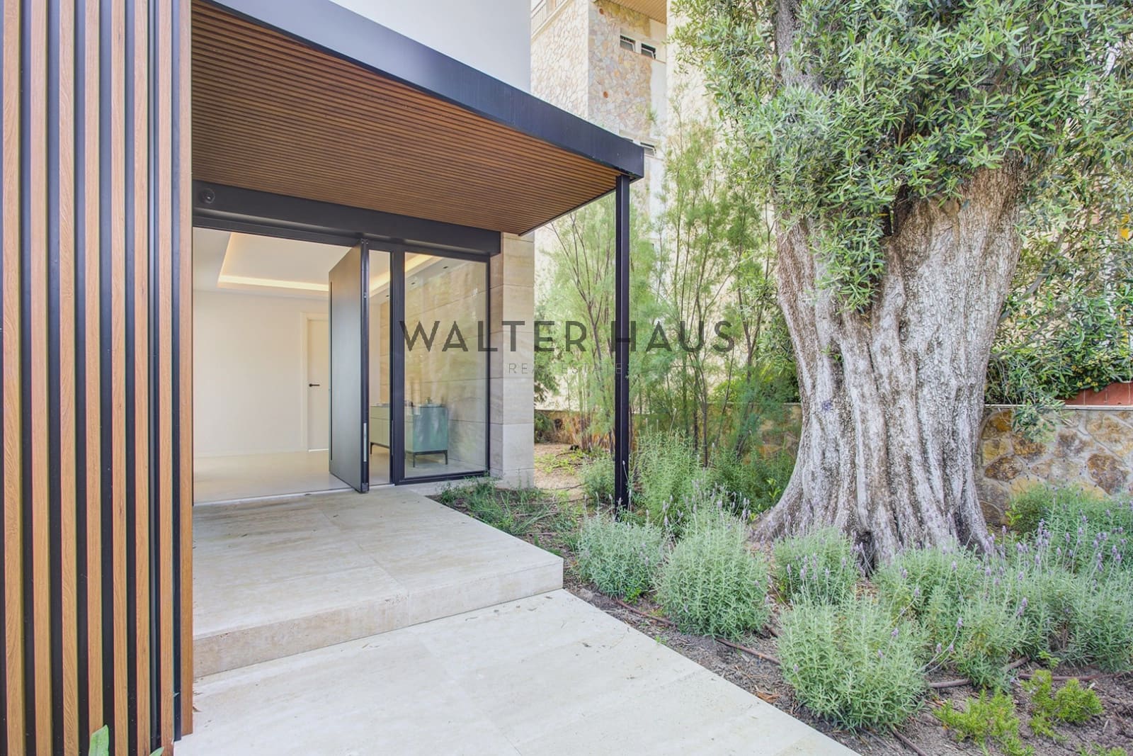 6 bedroom Flat for sale in Sant Feliu de Guixols - € 3,980,000 (Ref: 9819335)