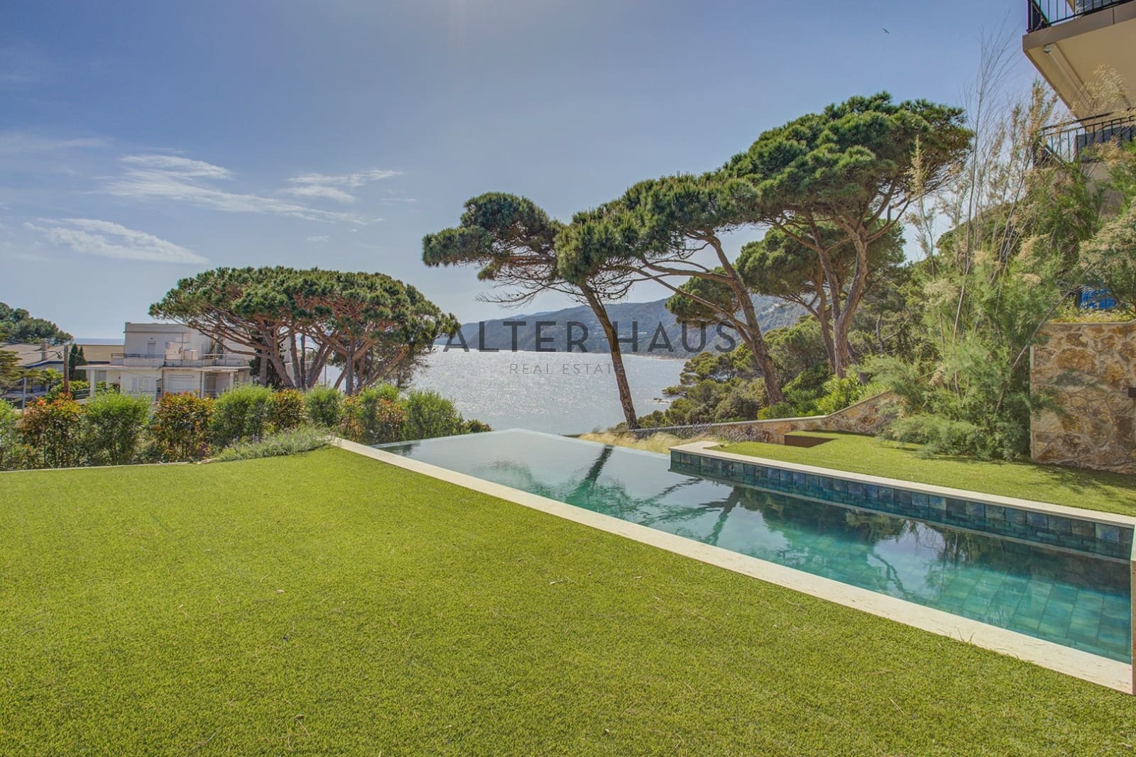 6 bedroom Flat for sale in Sant Feliu de Guixols - € 3,980,000 (Ref: 9819335)