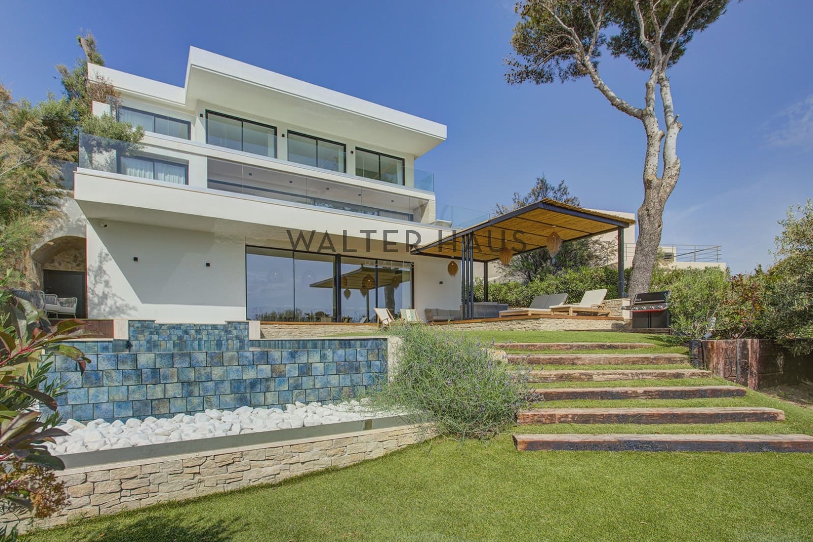 6 bedroom Flat for sale in Sant Feliu de Guixols - € 3,980,000 (Ref: 9819335)