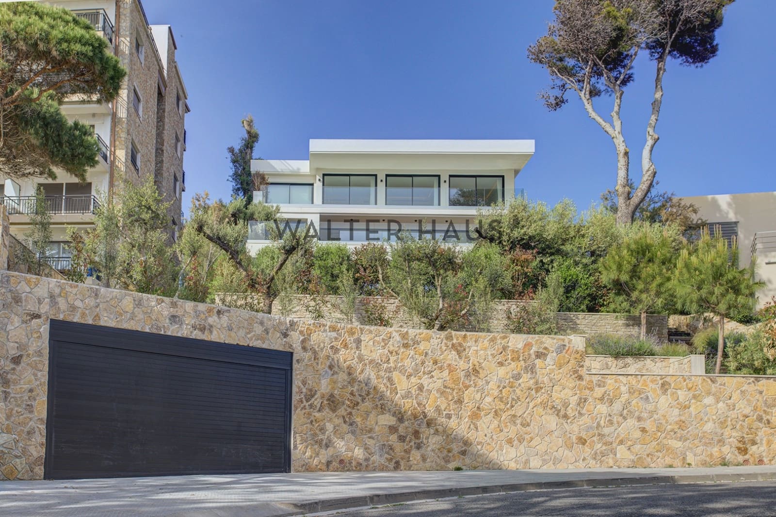 6 bedroom Flat for sale in Sant Feliu de Guixols - € 3,980,000 (Ref: 9819335)