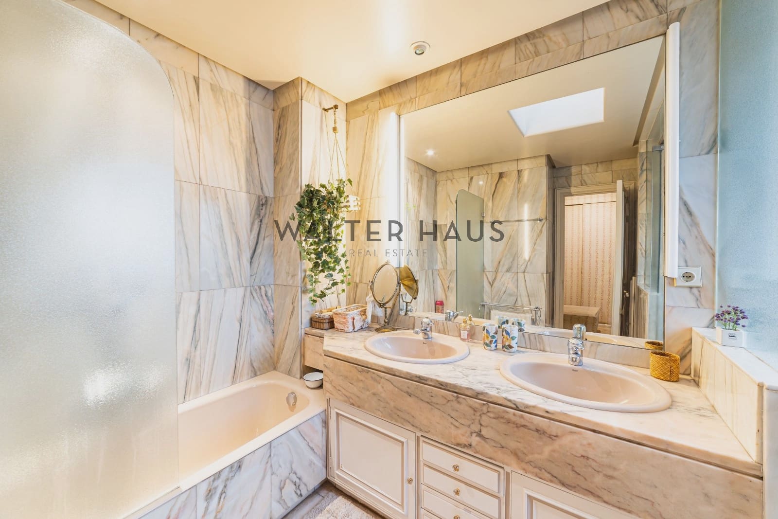 4 bedroom Penthouse for sale in Madrid city - € 4,200,000 (Ref: 9841429)