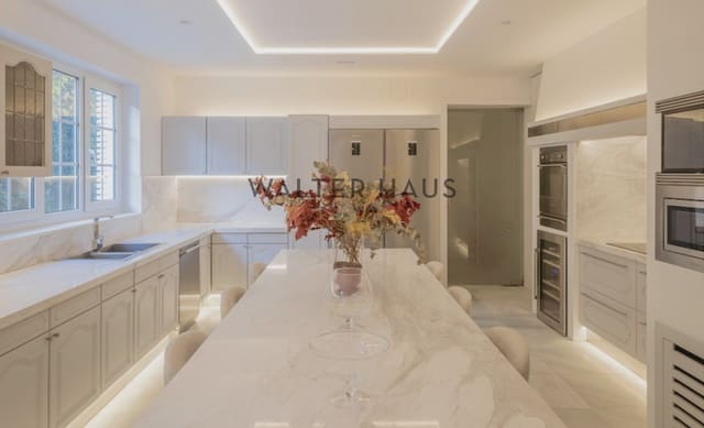 5 soveværelse Villa til leje i El Plantío, Madrid by med swimmingpool garage - € 30.000 (Ref: 9847684)