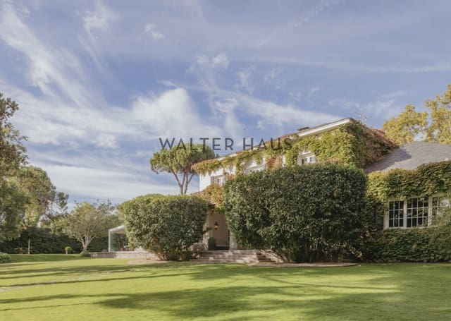 5 soveværelse Villa til leje i El Plantío, Madrid by med swimmingpool garage - € 30.000 (Ref: 9847684)