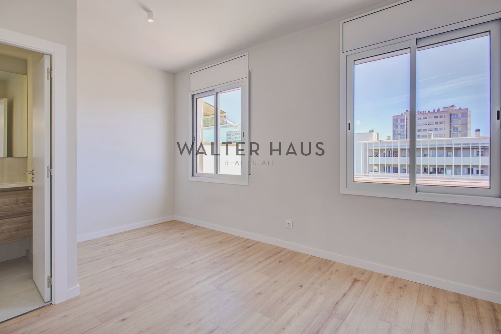 2 makuuhuone Kattohuoneisto myytävänä paikassa Barcelona kaupunki - 650 000 € (Ref: 9848231)