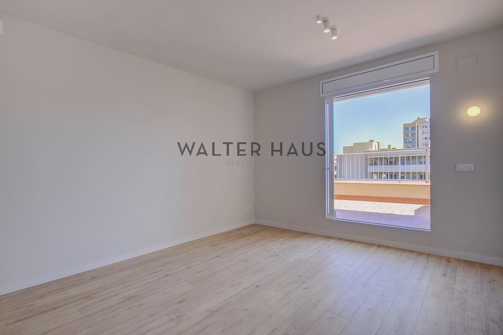 2 makuuhuone Kattohuoneisto myytävänä paikassa Barcelona kaupunki - 650 000 € (Ref: 9848231)