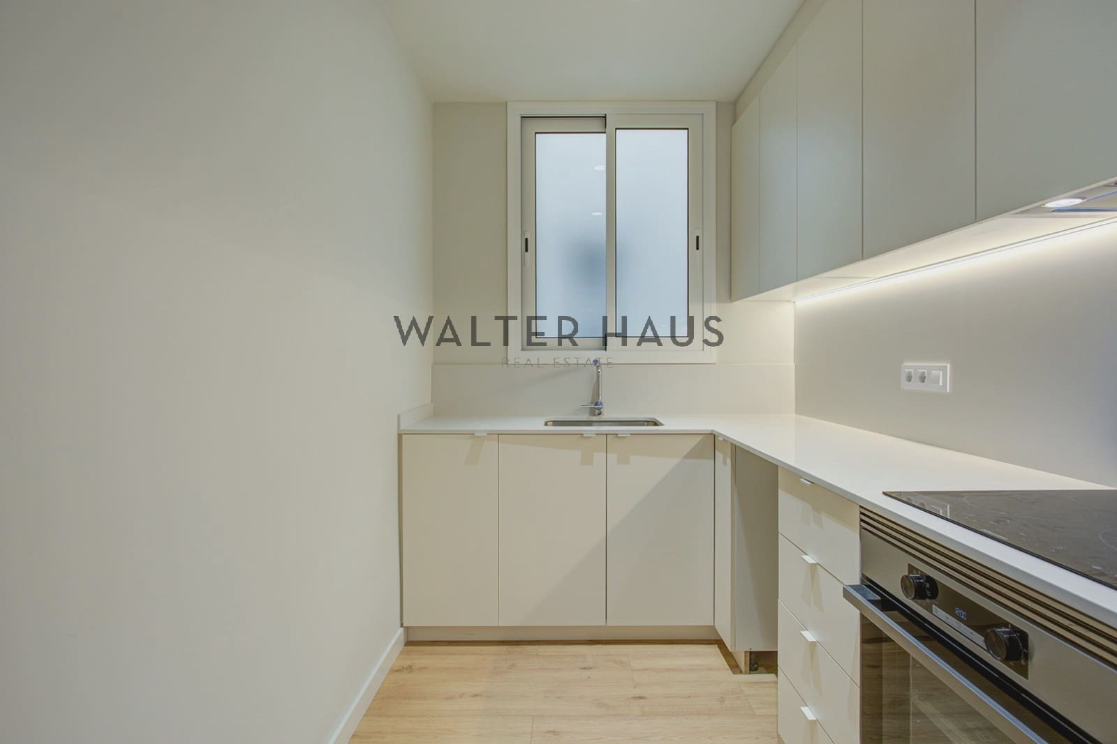 2 makuuhuone Kattohuoneisto myytävänä paikassa Barcelona kaupunki - 650 000 € (Ref: 9848231)