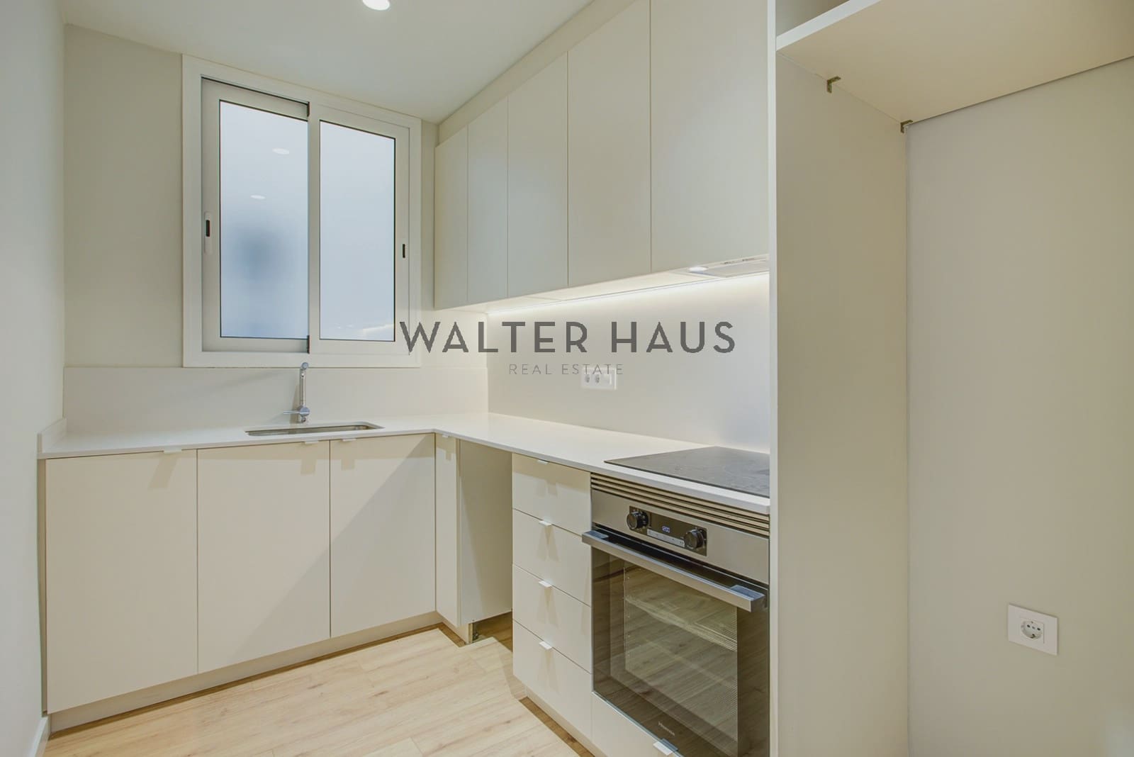 2 makuuhuone Kattohuoneisto myytävänä paikassa Barcelona kaupunki - 650 000 € (Ref: 9848231)