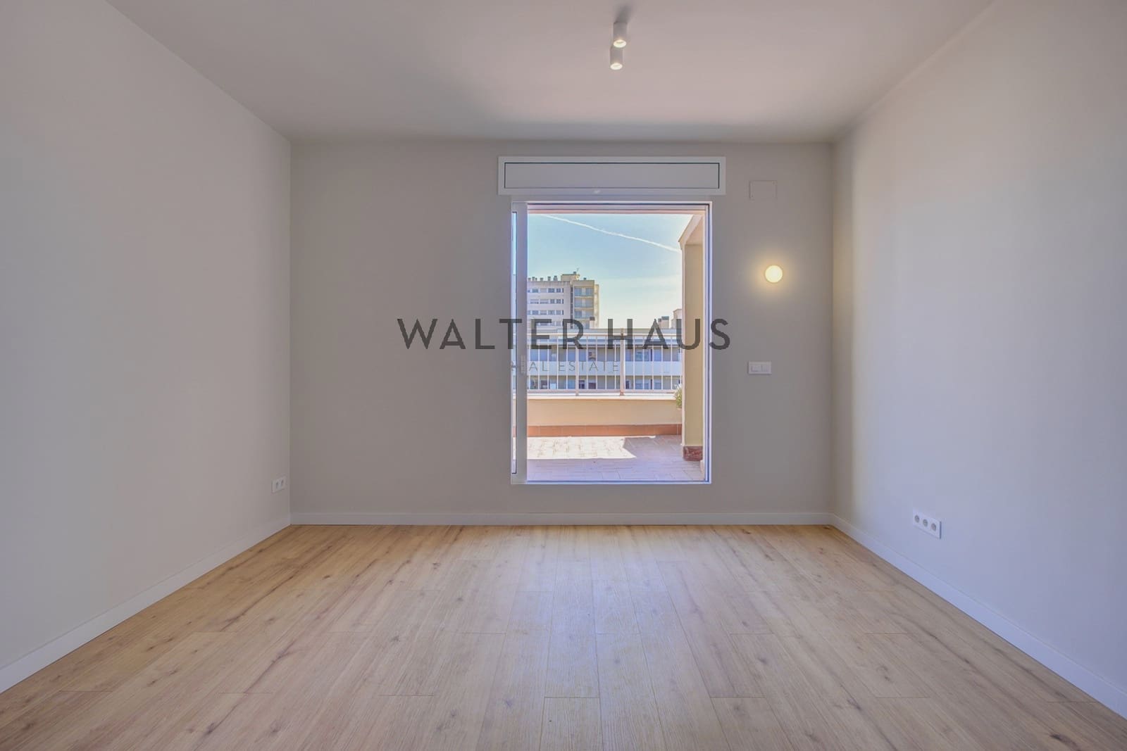 2 makuuhuone Kattohuoneisto myytävänä paikassa Barcelona kaupunki - 650 000 € (Ref: 9848231)