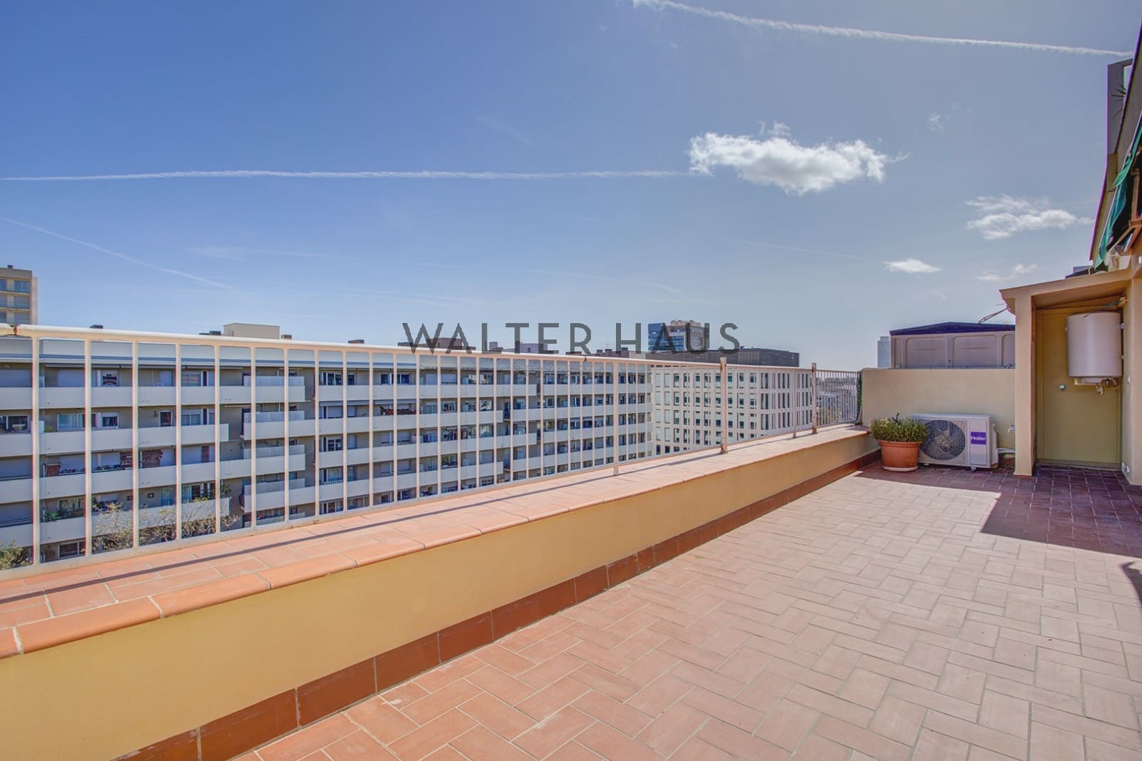 2 makuuhuone Kattohuoneisto myytävänä paikassa Barcelona kaupunki - 650 000 € (Ref: 9848231)