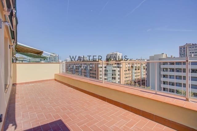 2 makuuhuone Kattohuoneisto myytävänä paikassa El Poblenou, Barcelona kaupunki - 650 000 € (Ref: 9848231)