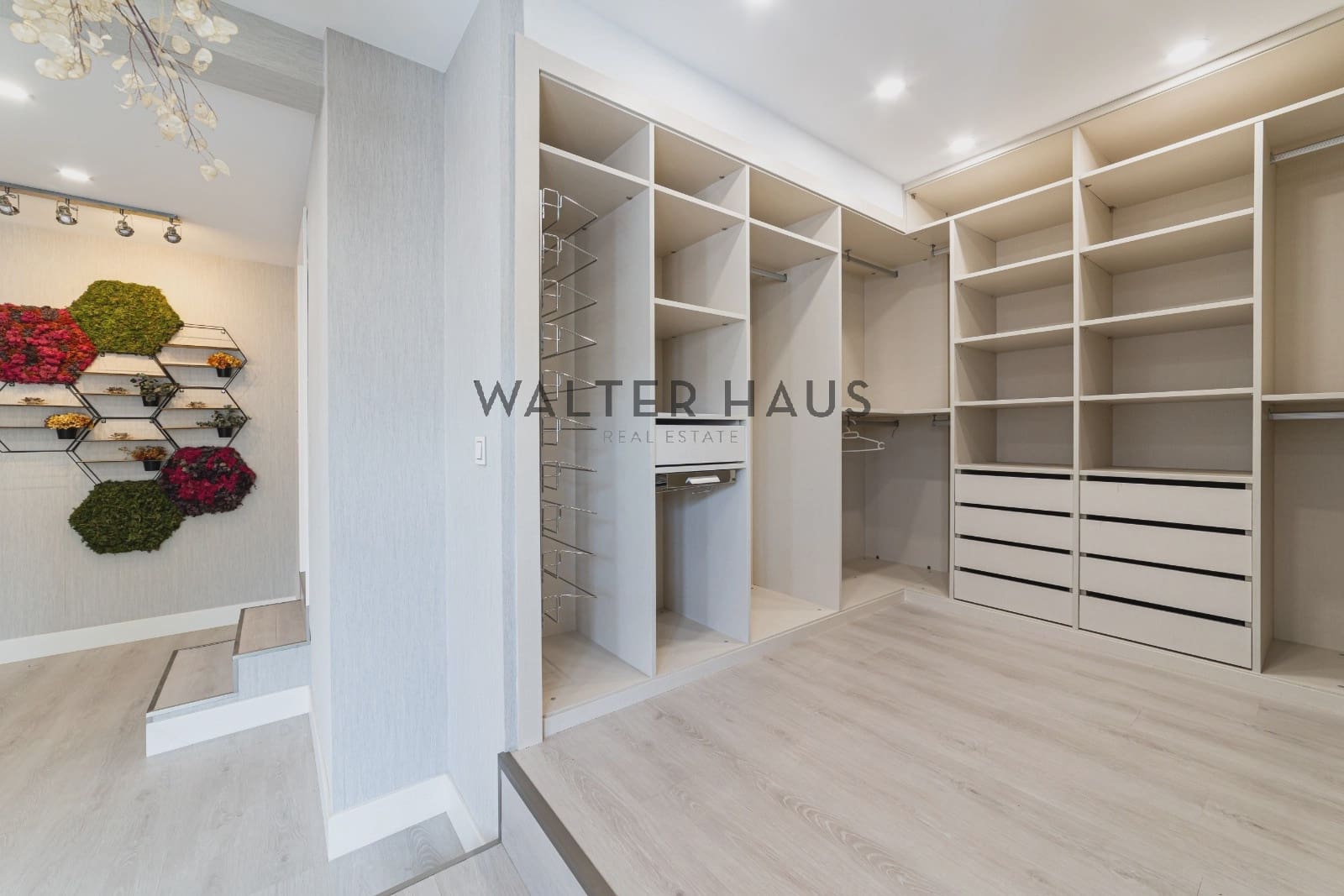 5 bedroom Apartment for sale in Madrid city - € 1,230,000 (Ref: 9848370)