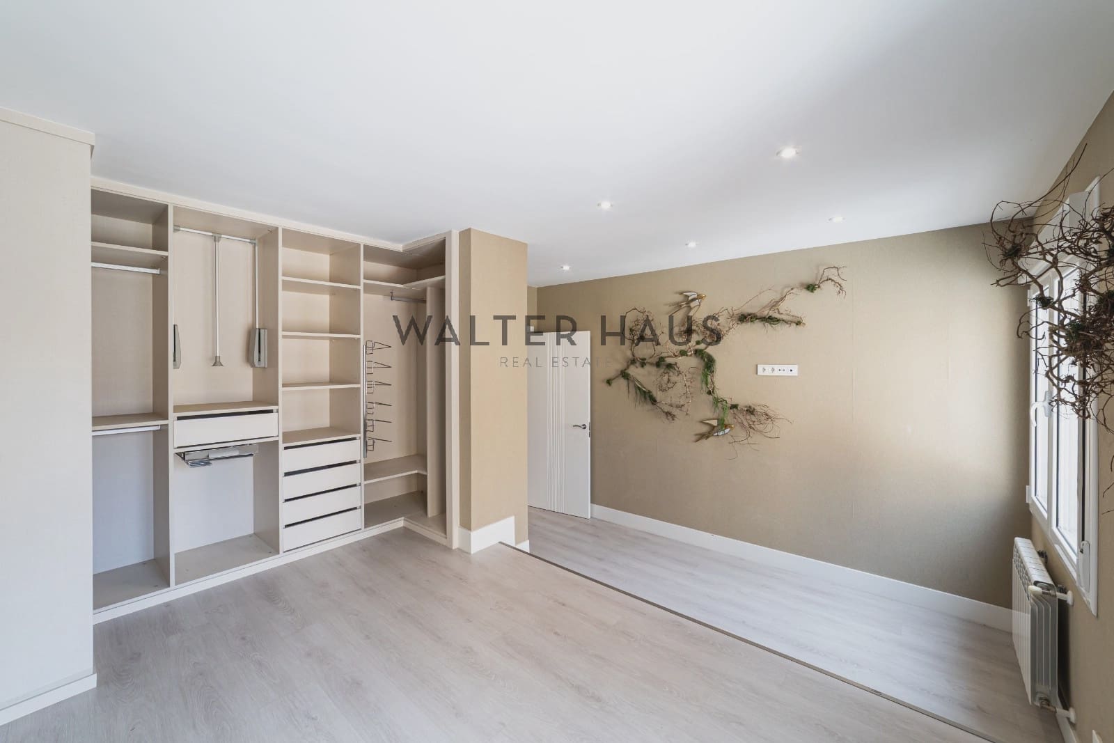 5 bedroom Apartment for sale in Madrid city - € 1,230,000 (Ref: 9848370)