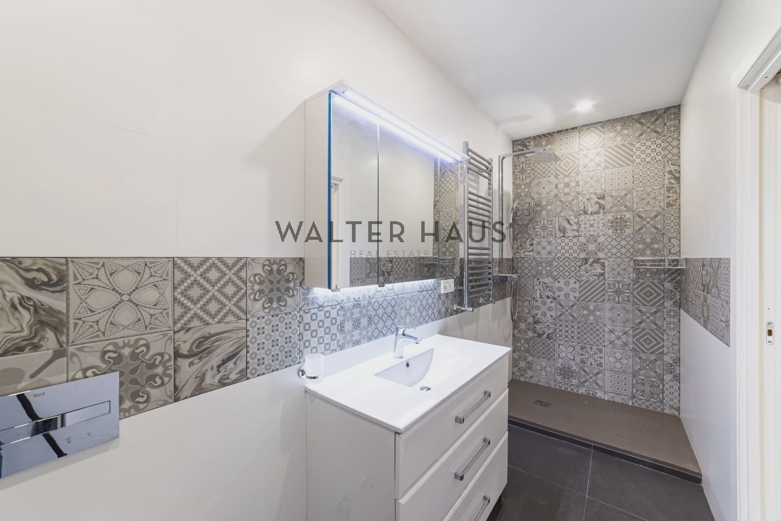 5 bedroom Apartment for sale in Madrid city - € 1,230,000 (Ref: 9848370)
