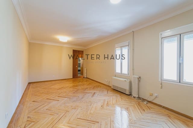 4 sovrum Lägenhet att hyra i Almagro, Madrid stad - 2 700 € (Ref: 9861202)
