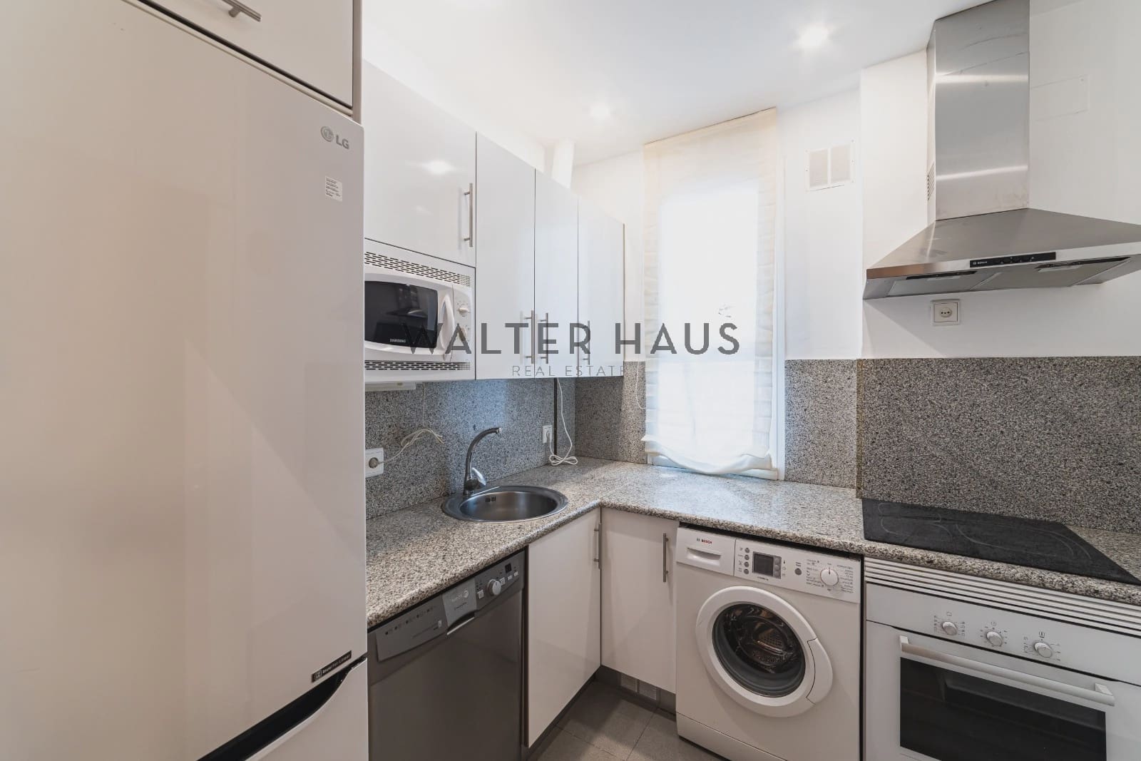 4 sovrum Lägenhet att hyra i Madrid stad - 2 700 € (Ref: 9861202)