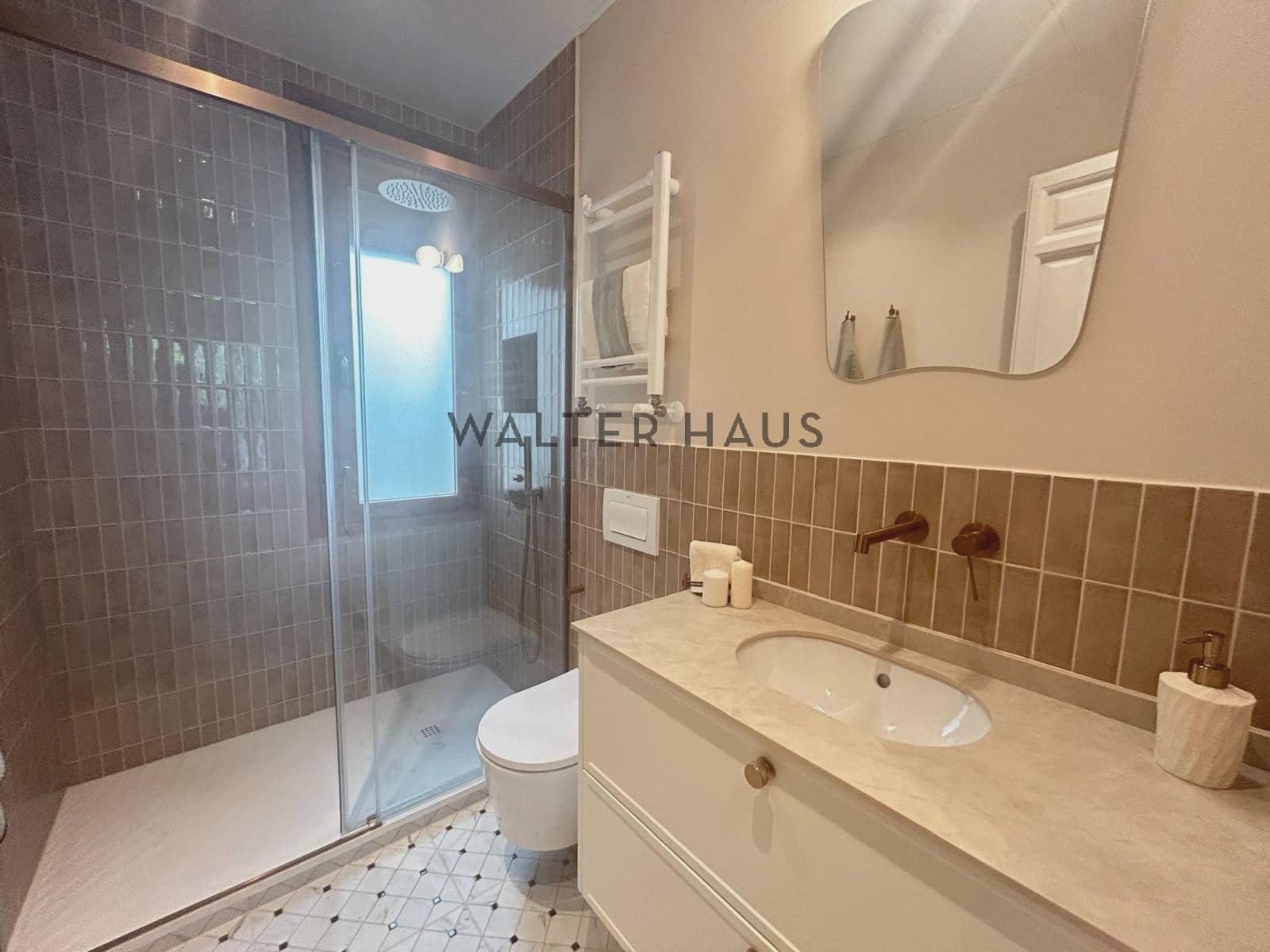 2 soveværelse Lejlighed til salg i Madrid by - € 980.000 (Ref: 9875327)