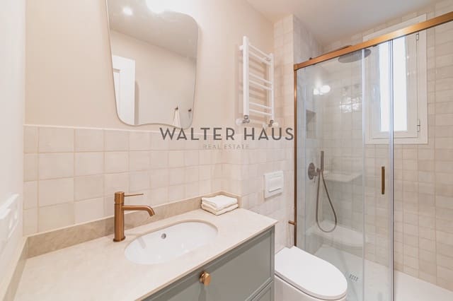 2 slaapkamer Flat te koop in Rios Rosas, Madrid stad - € 930.000 (Ref: 9875327)