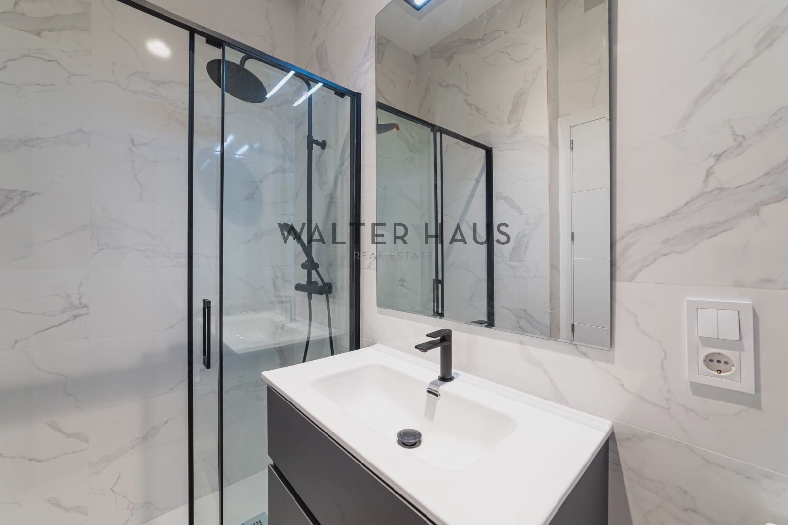 2 slaapkamer Flat te koop in Madrid stad - € 718.000 (Ref: 9879888)