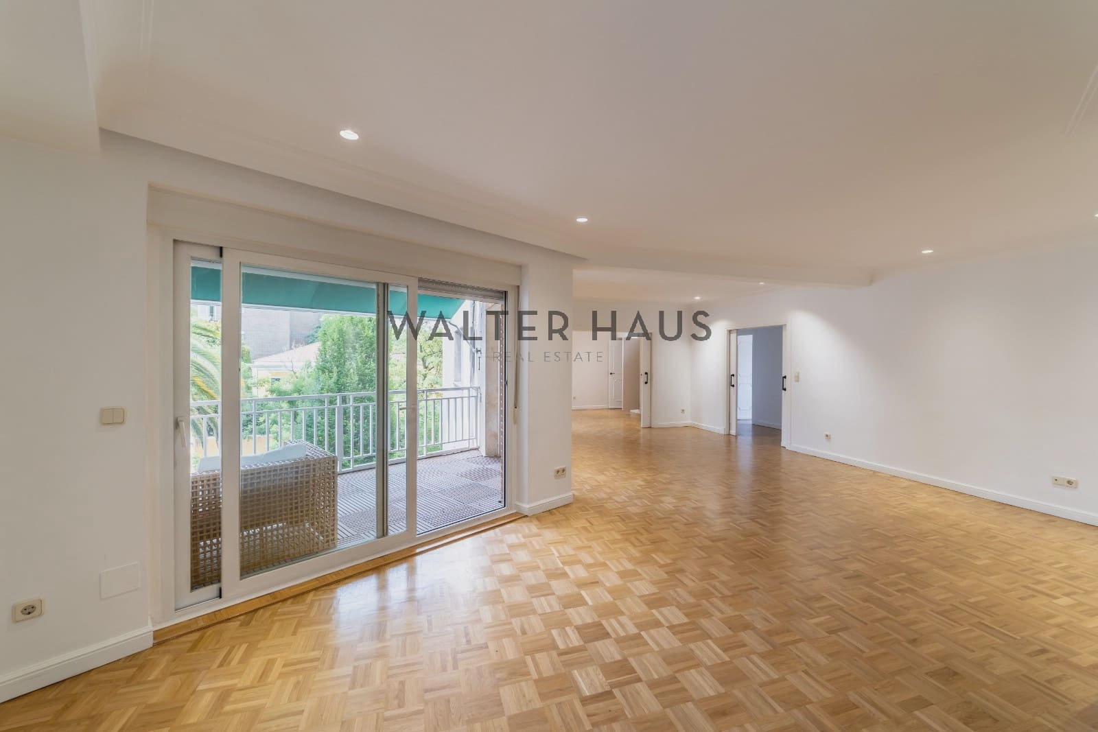 5 slaapkamer Flat te huur in Madrid stad met garage - € 5.700 (Ref: 9880230)