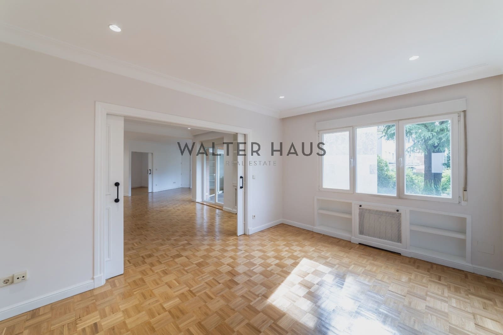 5 slaapkamer Flat te huur in Madrid stad met garage - € 5.700 (Ref: 9880230)
