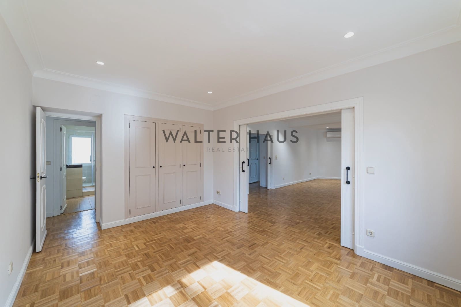 5 slaapkamer Flat te huur in Madrid stad met garage - € 5.700 (Ref: 9880230)