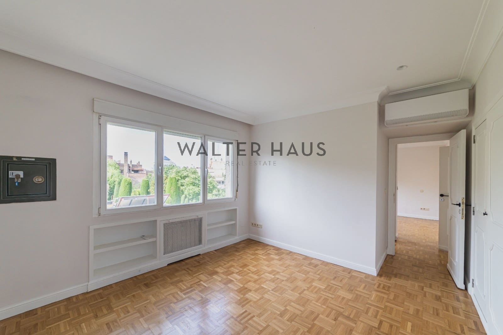 5 slaapkamer Flat te huur in Madrid stad met garage - € 5.700 (Ref: 9880230)