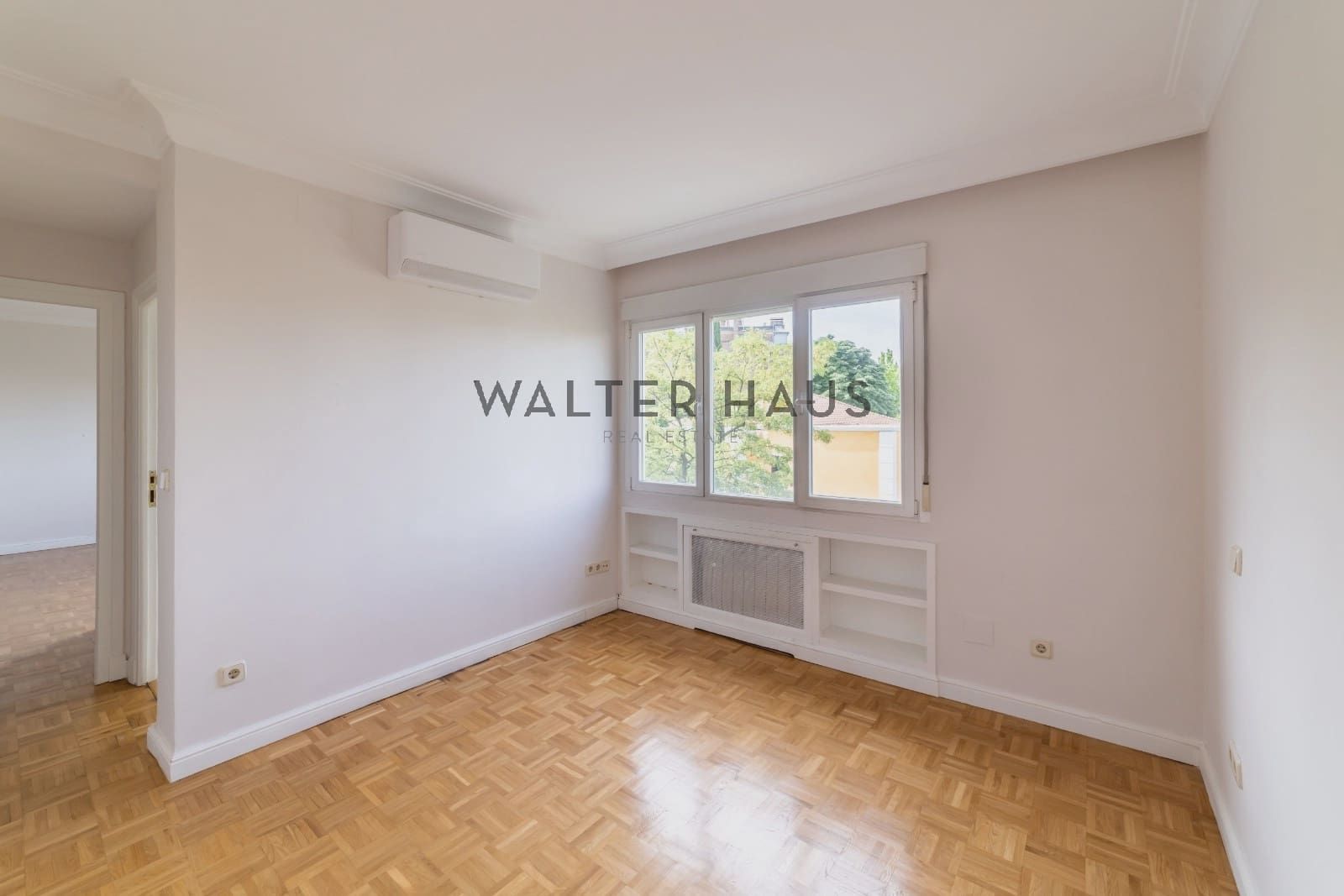 5 slaapkamer Flat te huur in Madrid stad met garage - € 5.700 (Ref: 9880230)