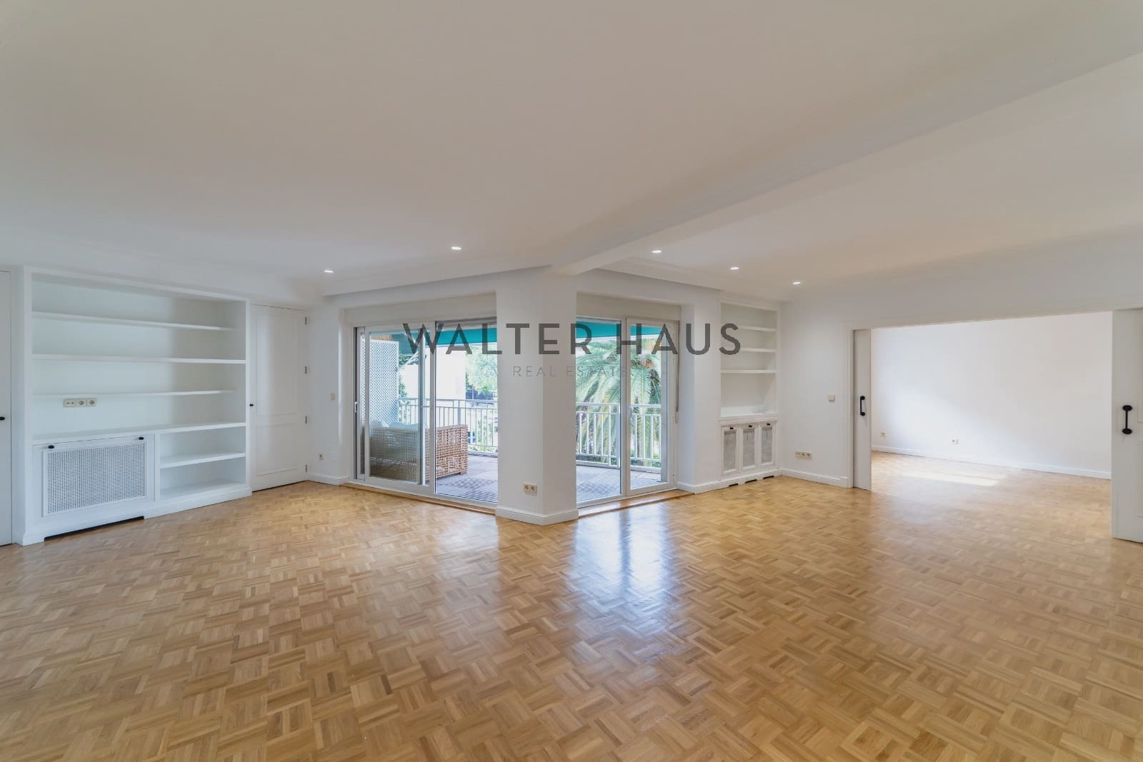 5 slaapkamer Flat te huur in Madrid stad met garage - € 5.700 (Ref: 9880230)
