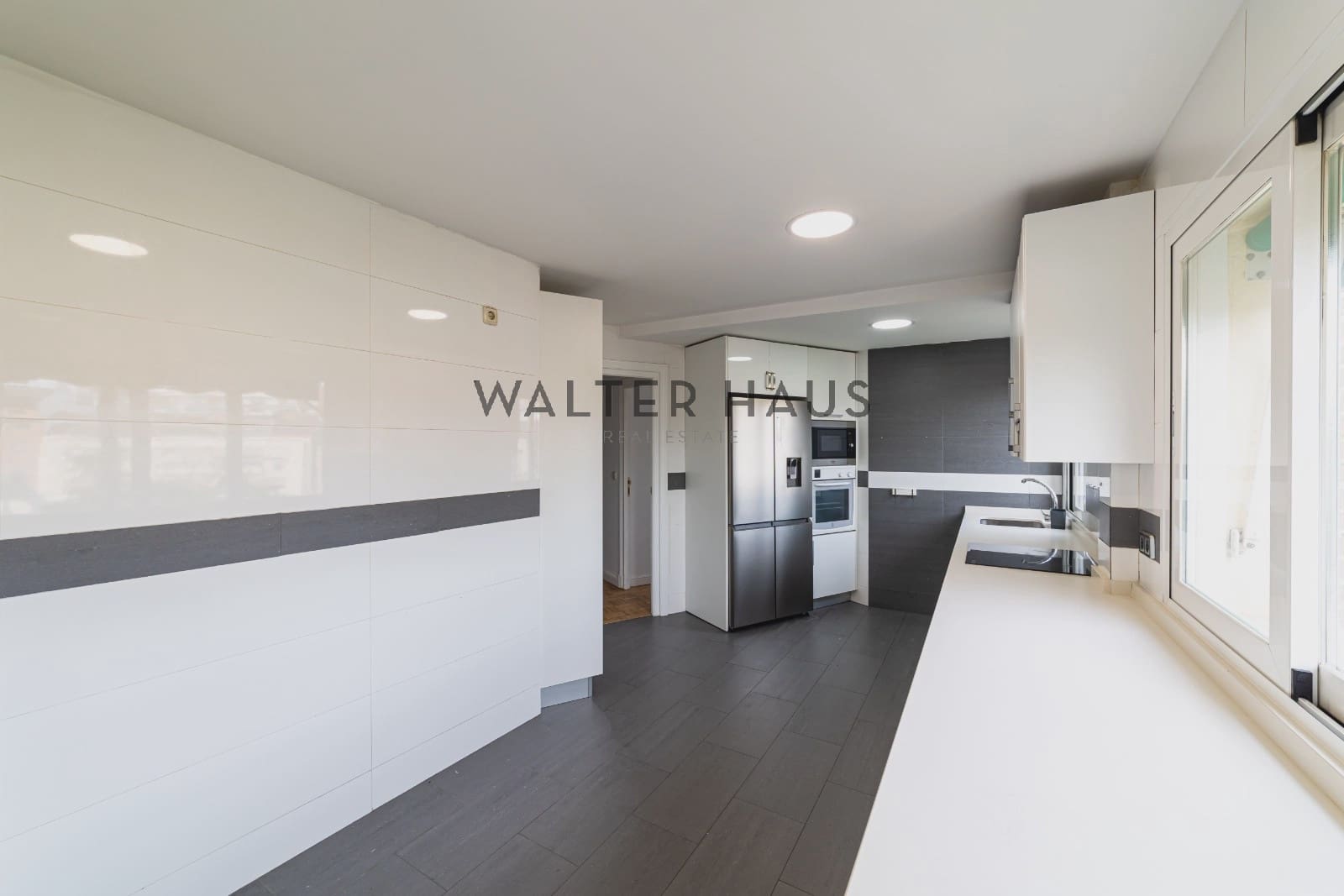5 slaapkamer Flat te huur in Madrid stad met garage - € 5.700 (Ref: 9880230)