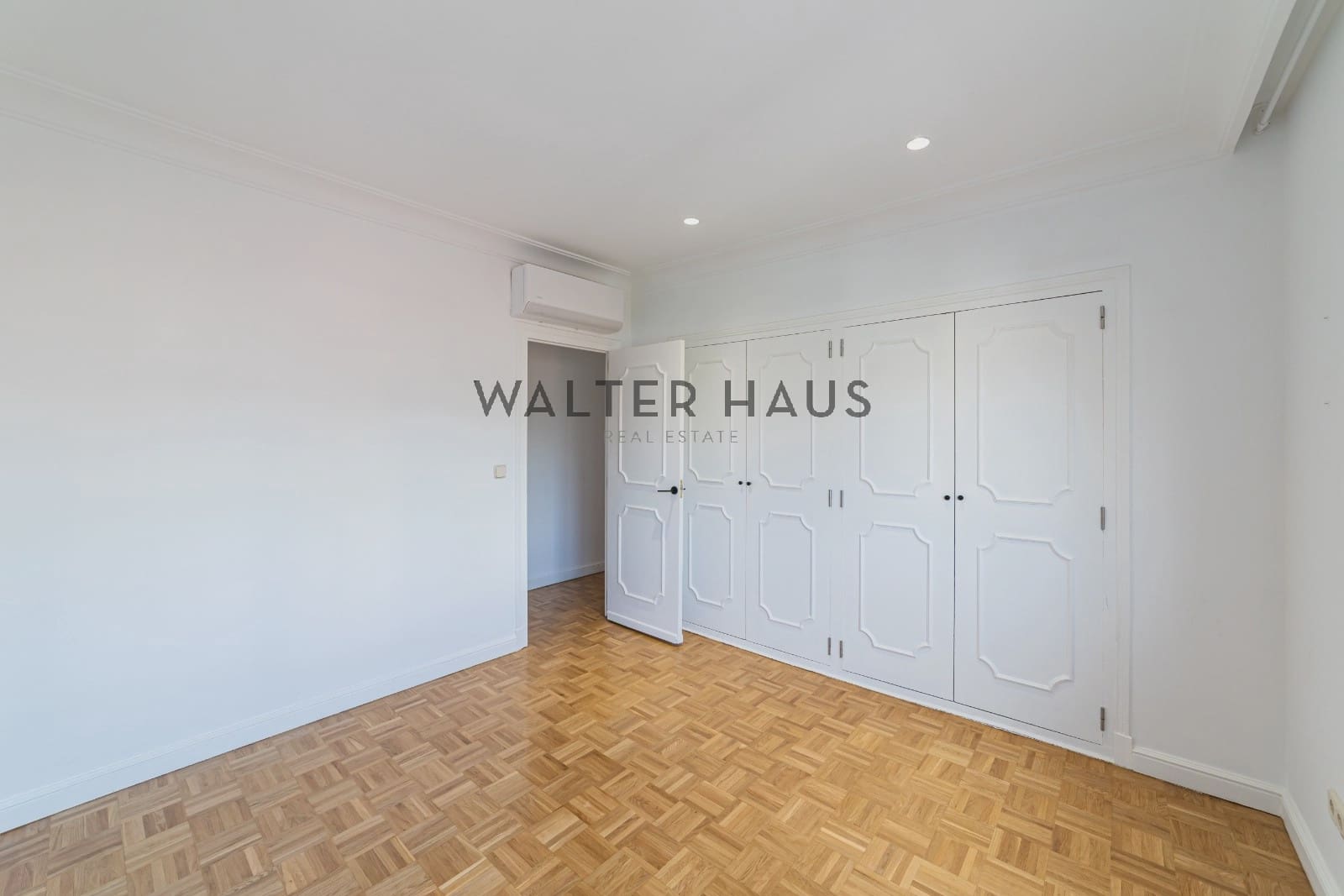 5 slaapkamer Flat te huur in Madrid stad met garage - € 5.700 (Ref: 9880230)