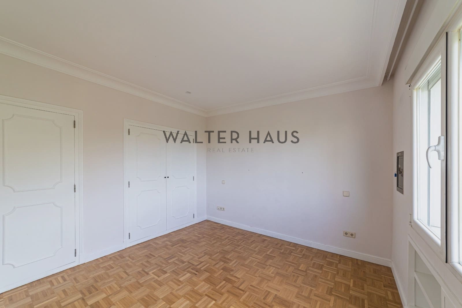 5 slaapkamer Flat te huur in Madrid stad met garage - € 5.700 (Ref: 9880230)