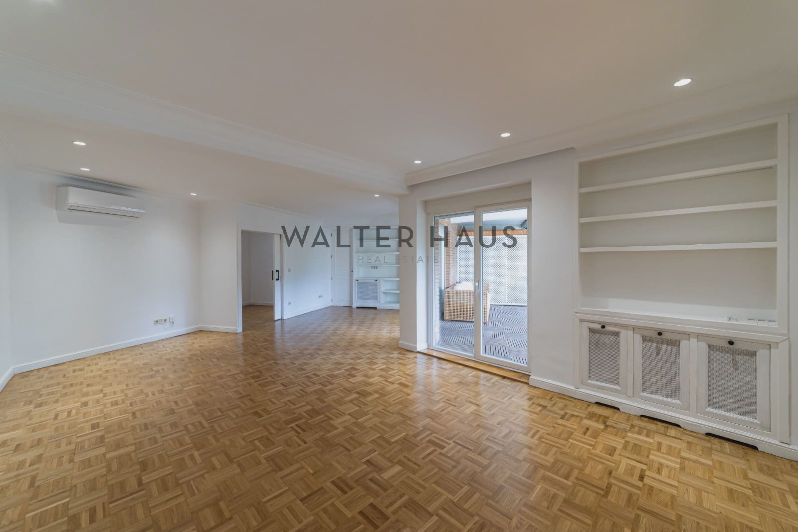 5 slaapkamer Flat te huur in Madrid stad met garage - € 5.700 (Ref: 9880230)