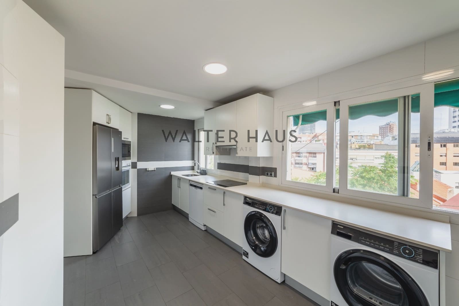 5 slaapkamer Flat te huur in Madrid stad met garage - € 5.700 (Ref: 9880230)
