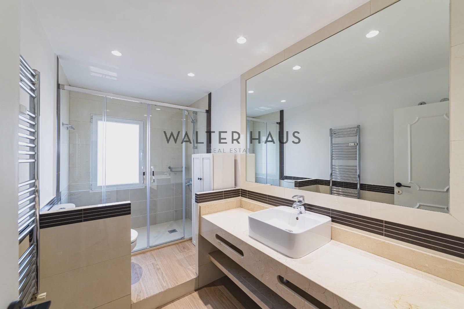 5 slaapkamer Flat te huur in Madrid stad met garage - € 5.700 (Ref: 9880230)