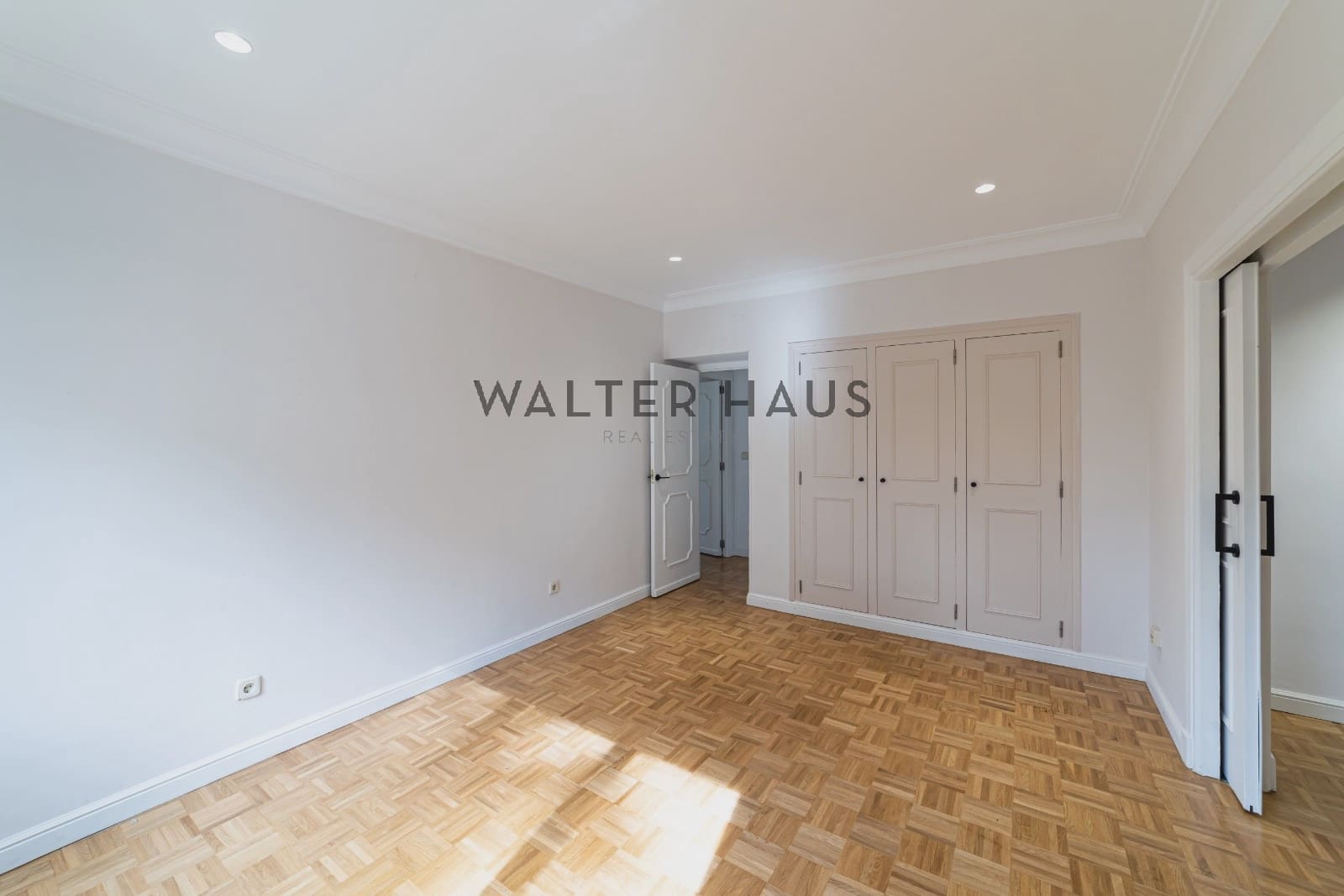 5 slaapkamer Flat te huur in Madrid stad met garage - € 5.700 (Ref: 9880230)