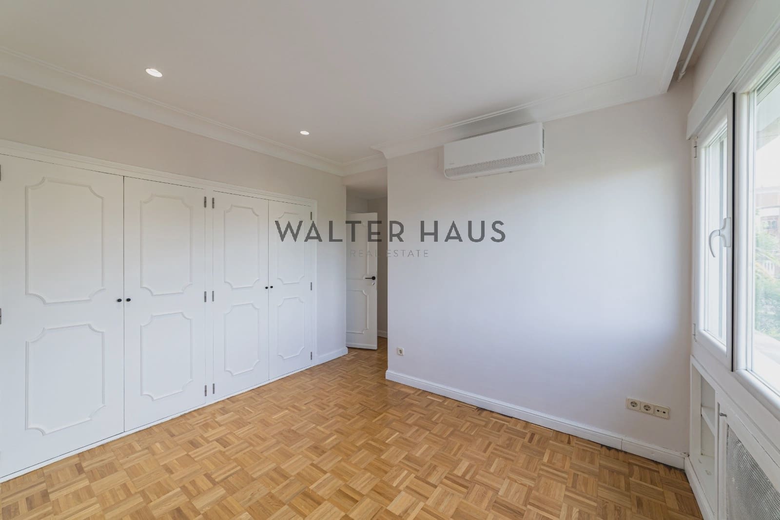 5 slaapkamer Flat te huur in Madrid stad met garage - € 5.700 (Ref: 9880230)