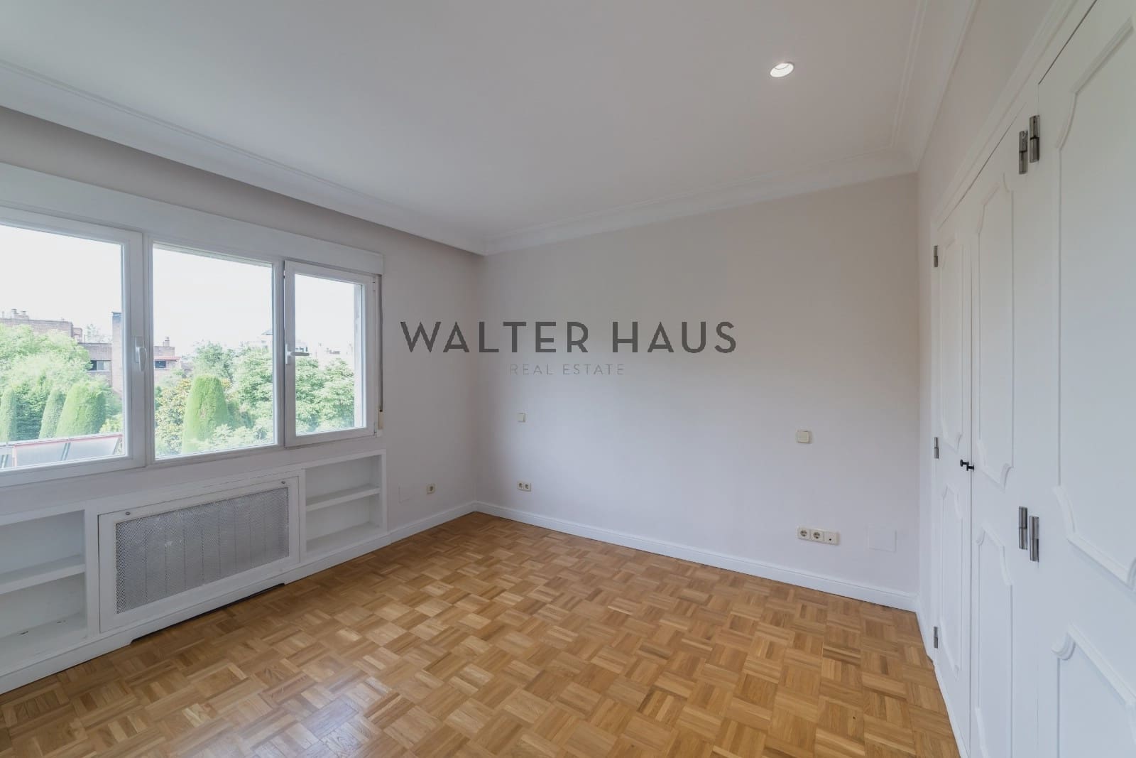 5 slaapkamer Flat te huur in Madrid stad met garage - € 5.700 (Ref: 9880230)