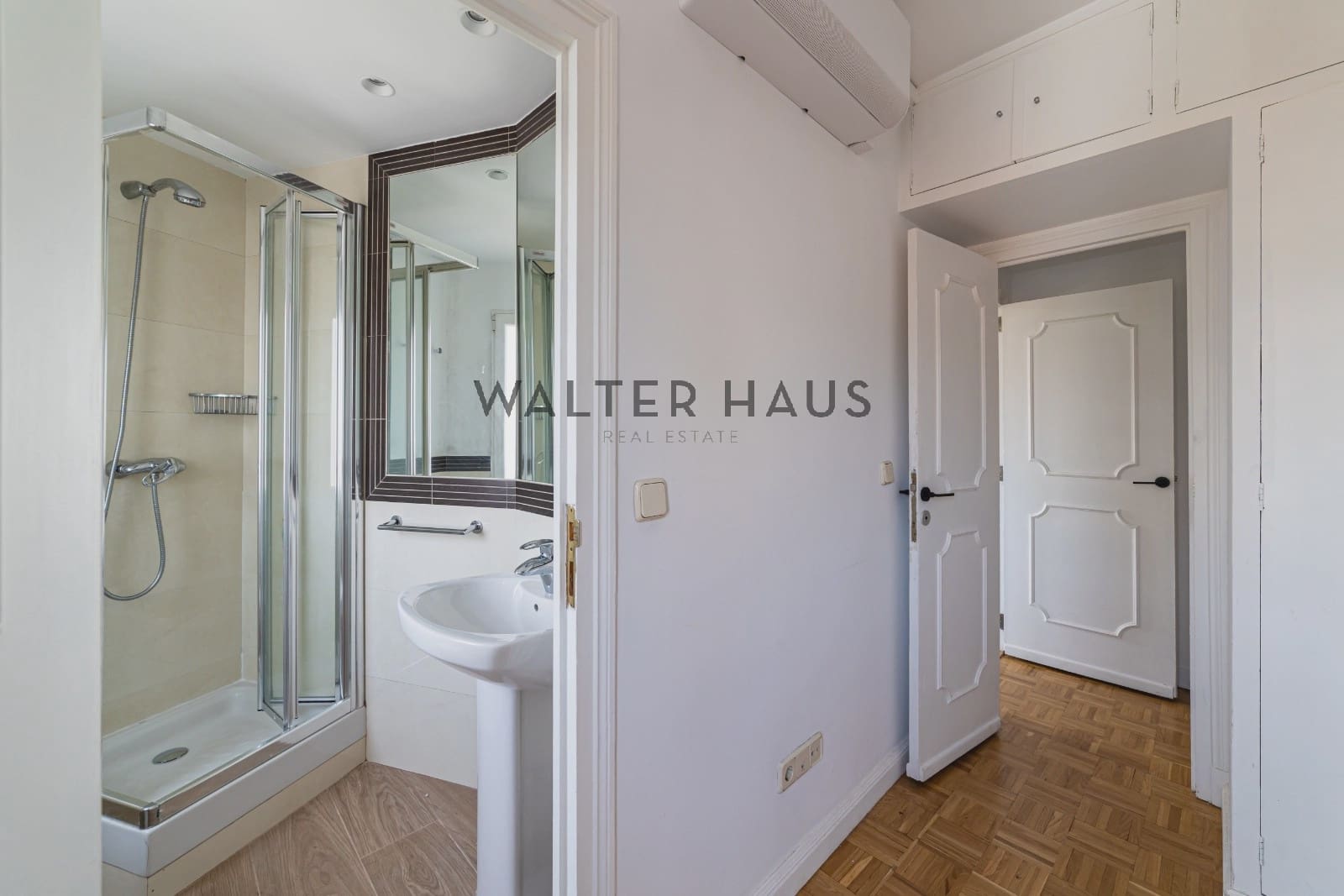 5 slaapkamer Flat te huur in Madrid stad met garage - € 5.700 (Ref: 9880230)