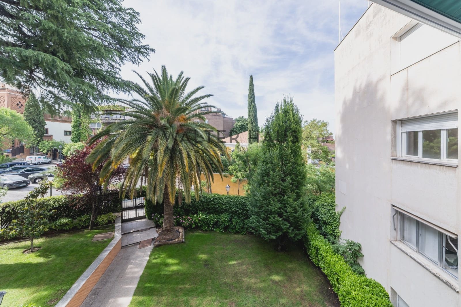 5 slaapkamer Flat te huur in Madrid stad met garage - € 5.700 (Ref: 9880230)