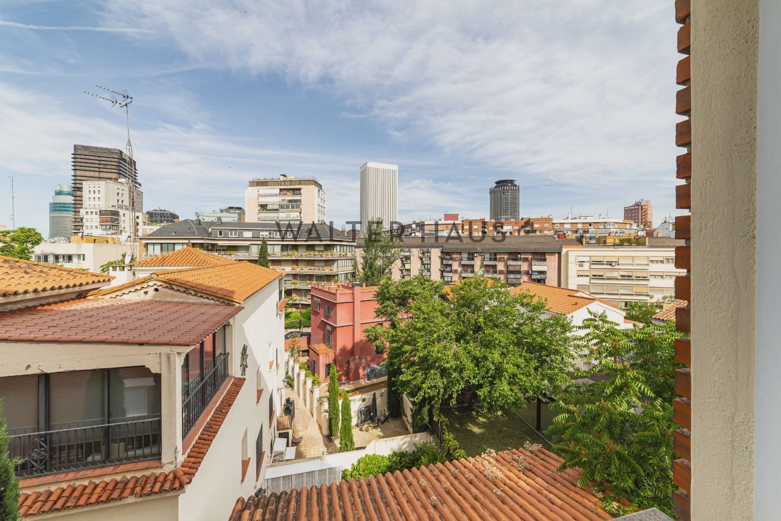 5 slaapkamer Flat te huur in Madrid stad met garage - € 5.700 (Ref: 9880230)