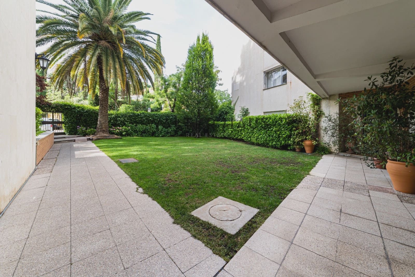 5 slaapkamer Flat te huur in Madrid stad met garage - € 5.700 (Ref: 9880230)