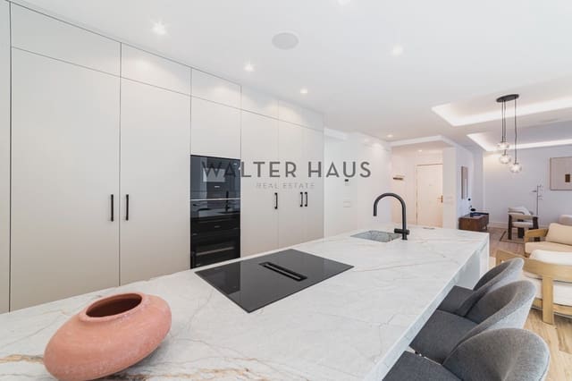 3 slaapkamer Flat te koop in Almagro, Madrid stad - € 1.995.000 (Ref: 9882617)