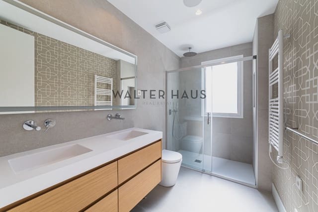 3 slaapkamer Flat te koop in Almagro, Madrid stad - € 1.995.000 (Ref: 9882617)