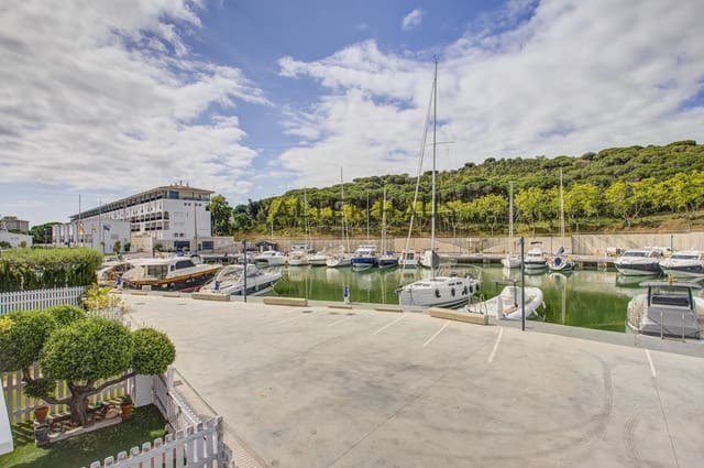 4 bedroom Villa for sale in Platja d'Aro, Castell-Platja d'Aro - € 1,200,000 (Ref: 9895172)