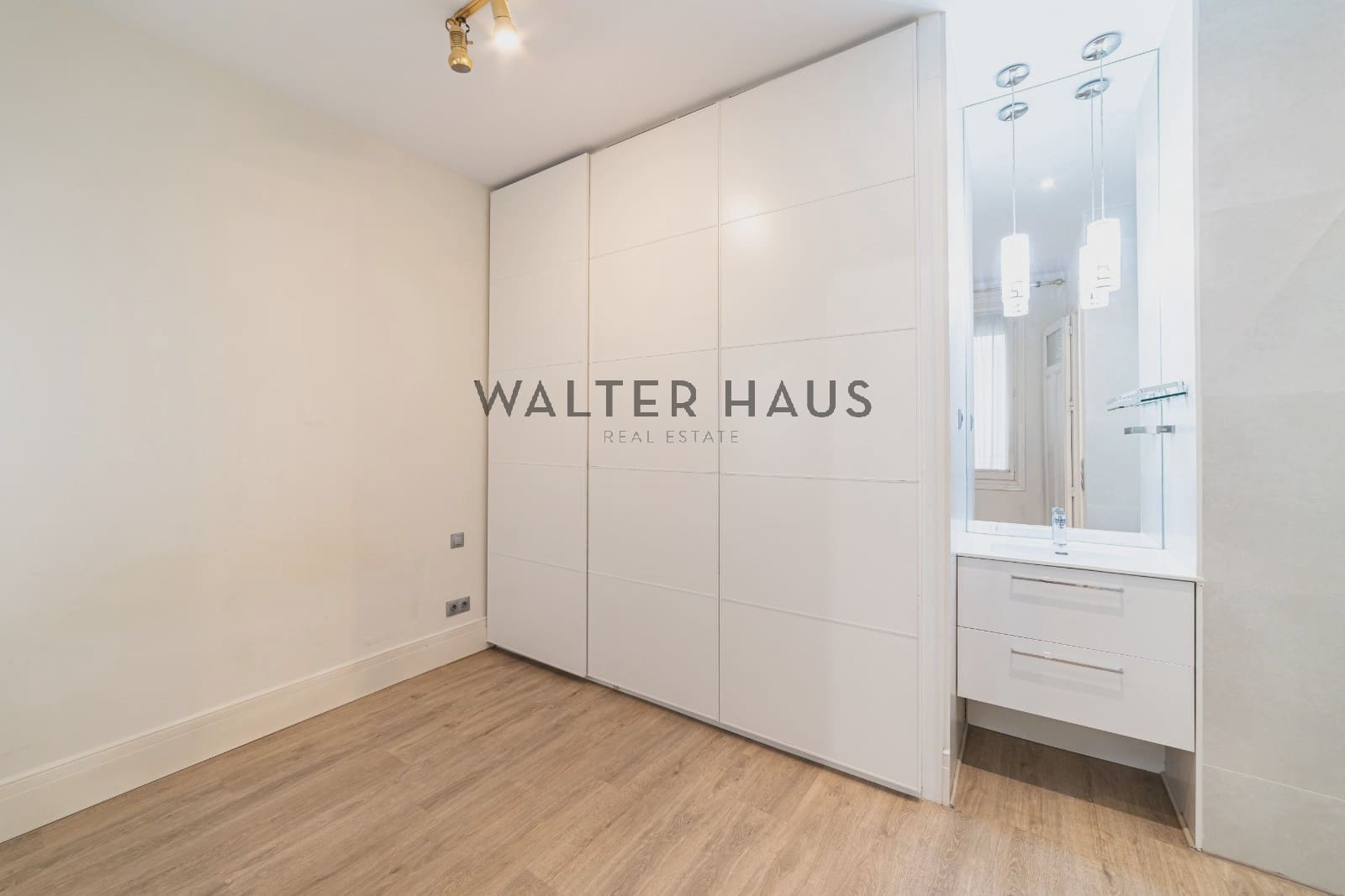 Piso de 2 habitaciones en Madrid ciudad en venta - 1.025.000 € (Ref: 9909764)