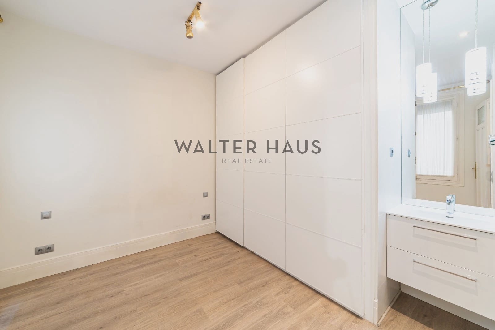 Piso de 2 habitaciones en Madrid ciudad en venta - 1.025.000 € (Ref: 9909764)