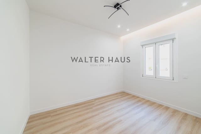 Appartement de 4 chambres à louer à Jerónimos, Madrid ville - 4 200 € (Ref: 9914846)