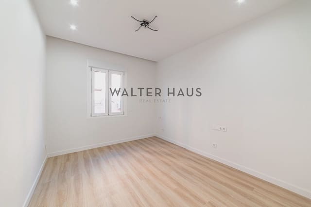 Appartement de 4 chambres à louer à Jerónimos, Madrid ville - 4 200 € (Ref: 9914846)