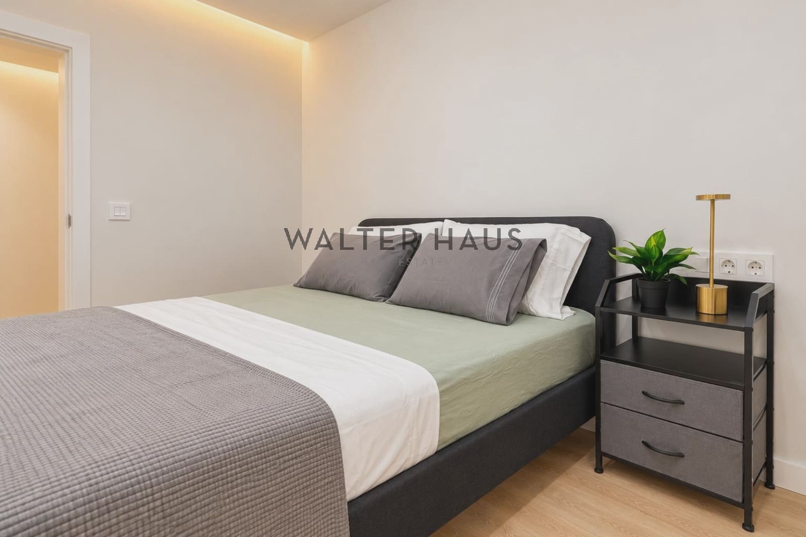 Appartement de 4 chambres à louer à Madrid ville - 3 600 € (Ref: 9914846)
